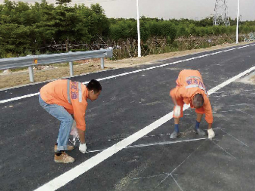 道路標(biāo)線(xiàn)施工